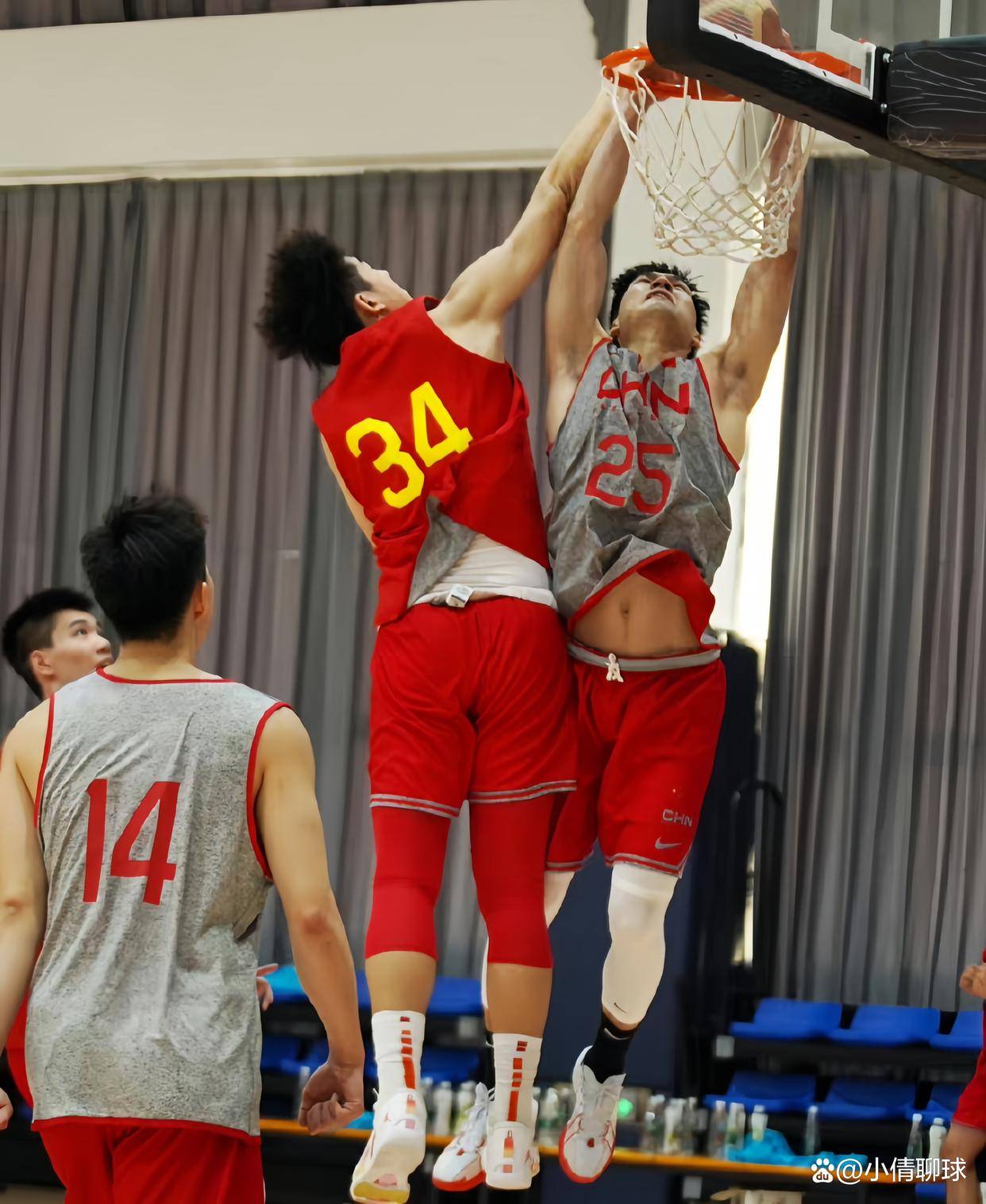 河南男篮在近期比赛中表现强势,成功击败对手 河南男篮在近期比赛中表现强势,成功击败对手