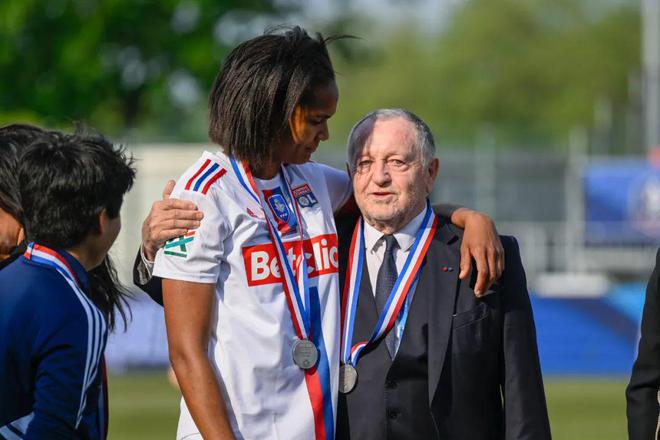 里昂连续第三场比赛获胜,向法国足球冠军靠近 里昂连续第三场比赛获胜,向法国足球冠军靠近