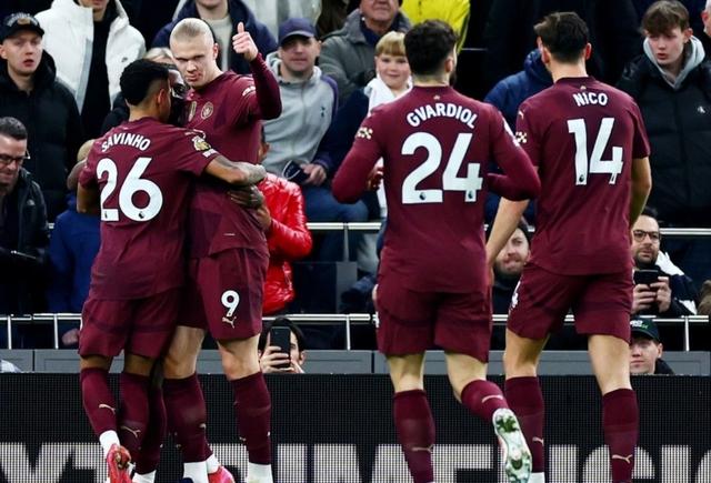 关于曼联客场逼平热刺,联赛排名仍保持领先的信息 关于曼联客场逼平热刺,联赛排名仍保持领先的信息