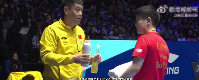 爱游戏官方-比赛中出现惊险一幕，球迷跌破眼镜