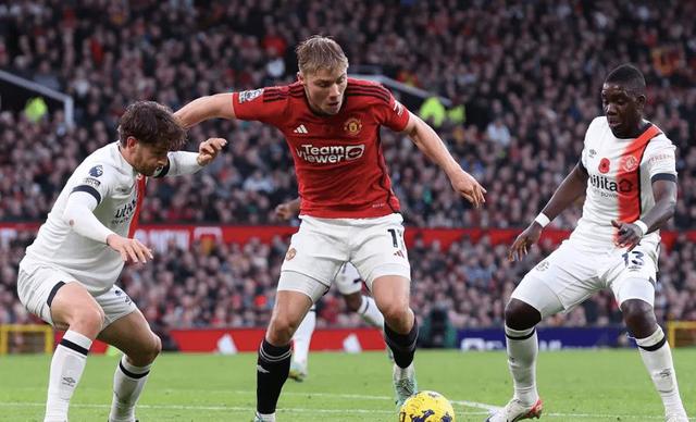 关于全球篮球比赛的比分紧咬，悬念重重的信息