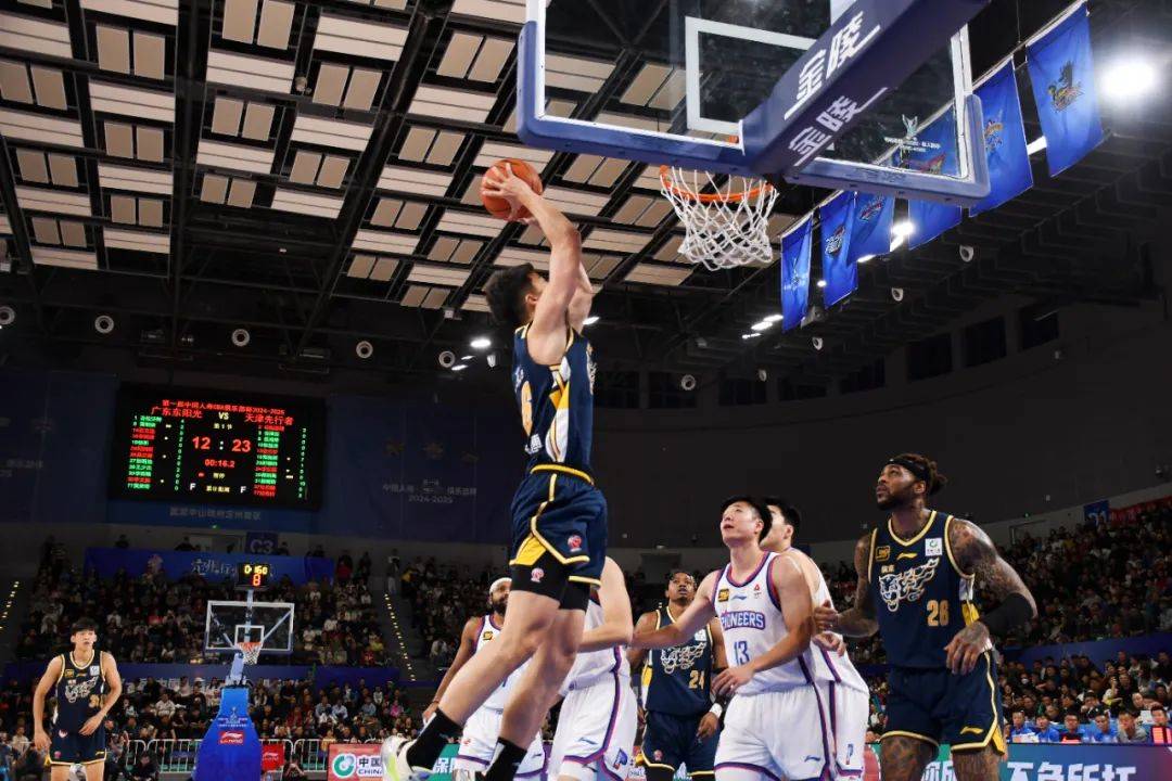 比赛中的精彩瞬间令人目不转睛的简单介绍