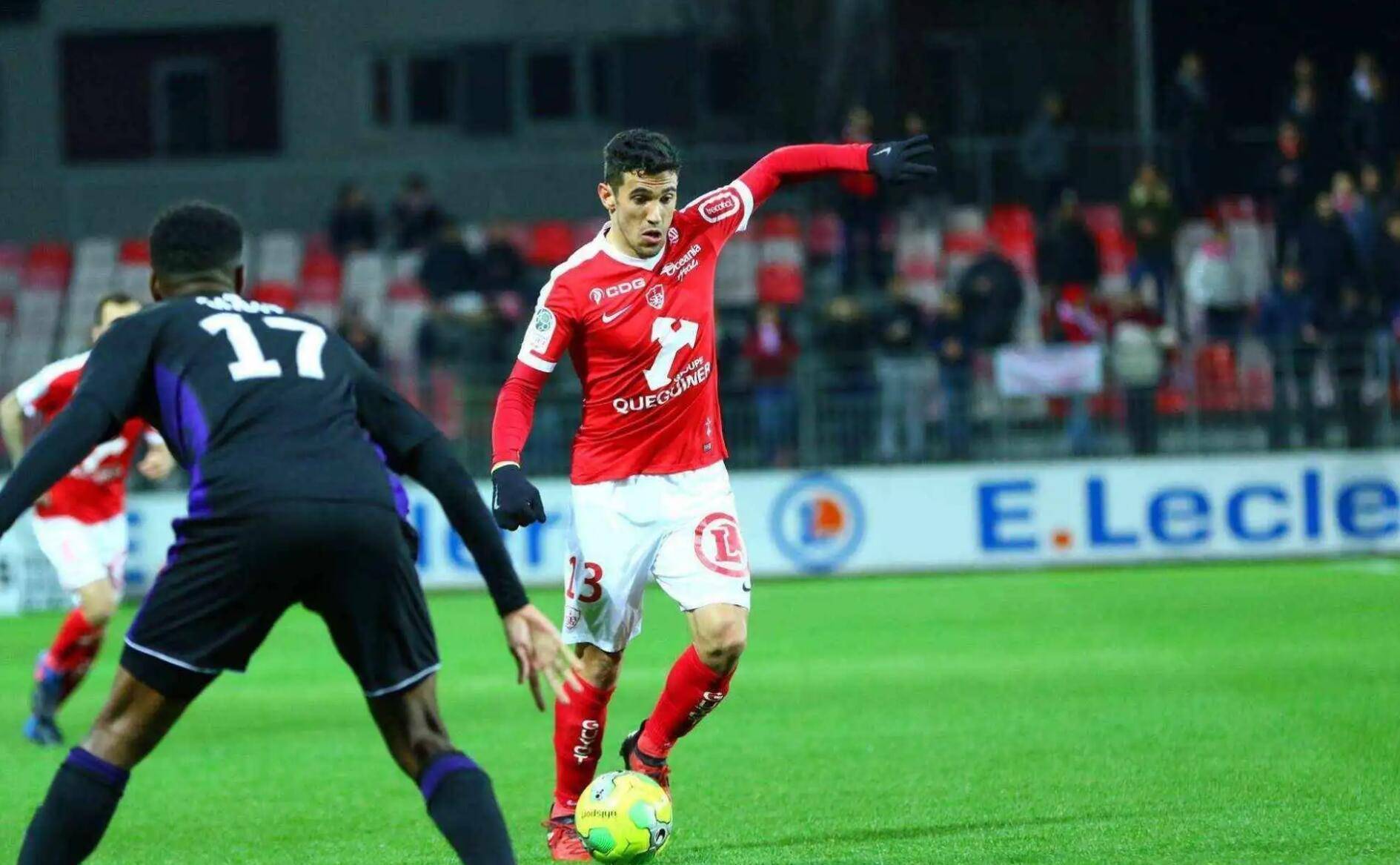 阿雅克肖主场大胜,法甲保级前景看好的简单介绍 阿雅克肖主场大胜,法甲保级前景看好的简单介绍