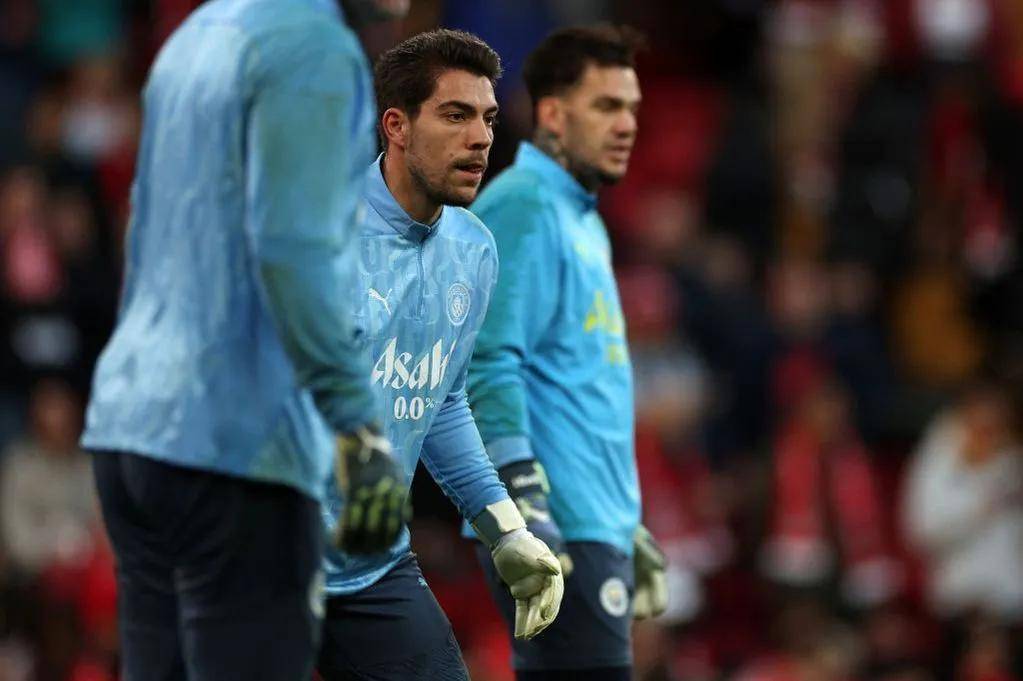 利物浦门将受伤在家养伤，缺席多场联赛的简单介绍