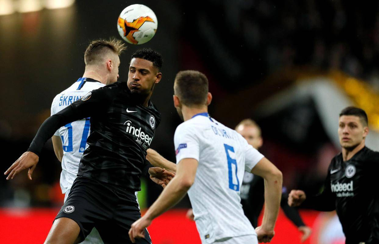 热刺门将扑出点球,帮助球队拿分 热刺门将扑出点球,帮助球队拿分