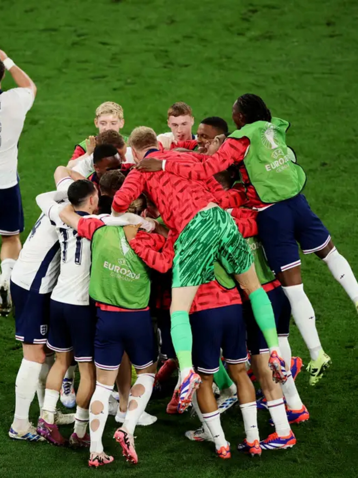 英格兰击败墨西哥，欧洲杯小组赛壮举引爆热议