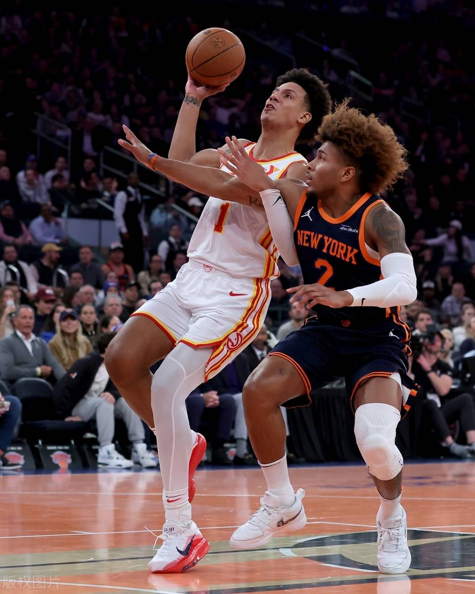 纽约尼克斯队全队表现精彩，主场取胜的简单介绍