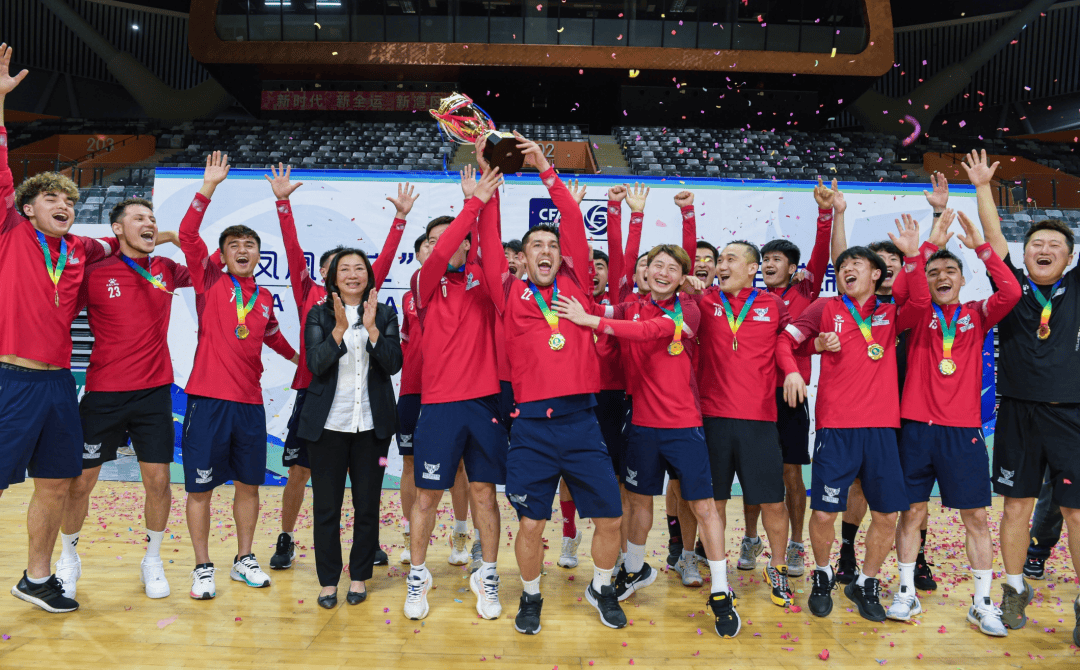 锦标赛上,某队展现出顶级实力,夺得冠军 锦标赛上,某队展现出顶级实力,夺得冠军