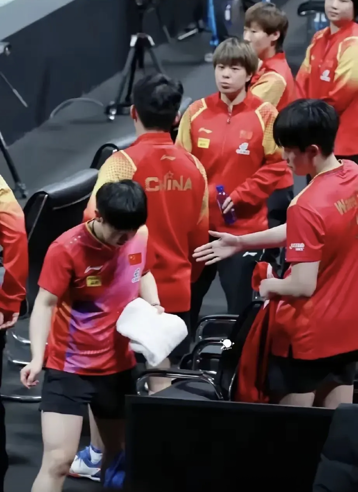 关于意外事件发生！球队主力球员突然受伤，影响战局的信息