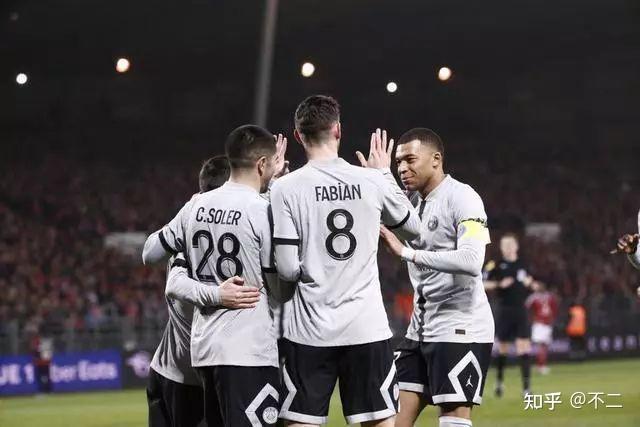 卡瓦尼连续进球,巴黎圣日耳曼稳坐榜首的简单介绍 卡瓦尼连续进球,巴黎圣日耳曼稳坐榜首的简单介绍