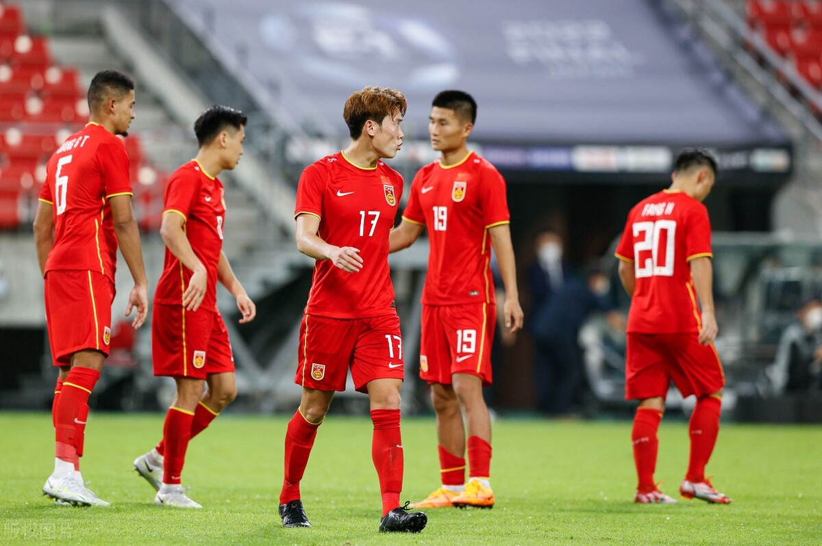 亚洲杯赛带来无限精彩,球迷欢呼不停 亚洲杯赛带来无限精彩,球迷欢呼不停