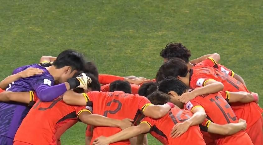 亚洲杯赛带来无限精彩,球迷欢呼不停 亚洲杯赛带来无限精彩,球迷欢呼不停