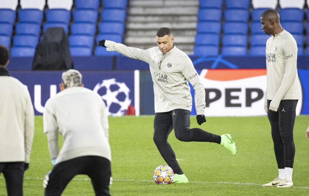 爱游戏官方-巴黎圣日耳曼球员合练备战欧冠