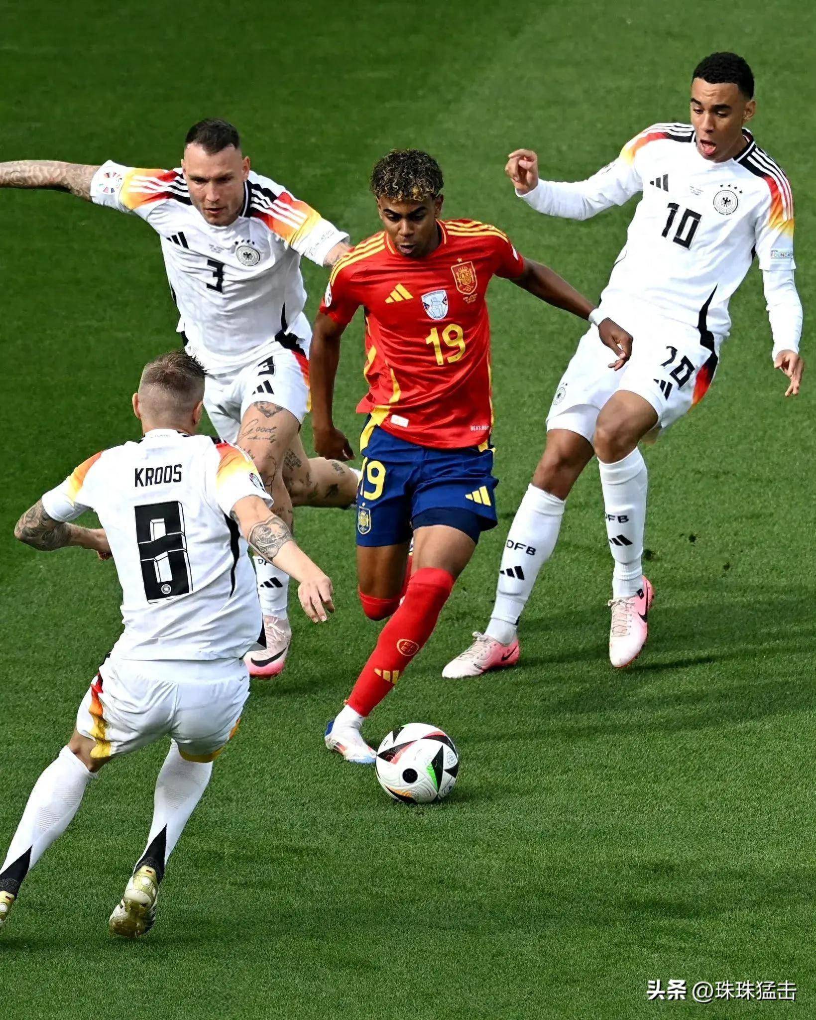 爱游戏官方-欧国联大牌球星拼尽全力争夺胜利