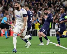 爱游戏APP-席尔瓦任意球绝杀，带领球队逆转胜利