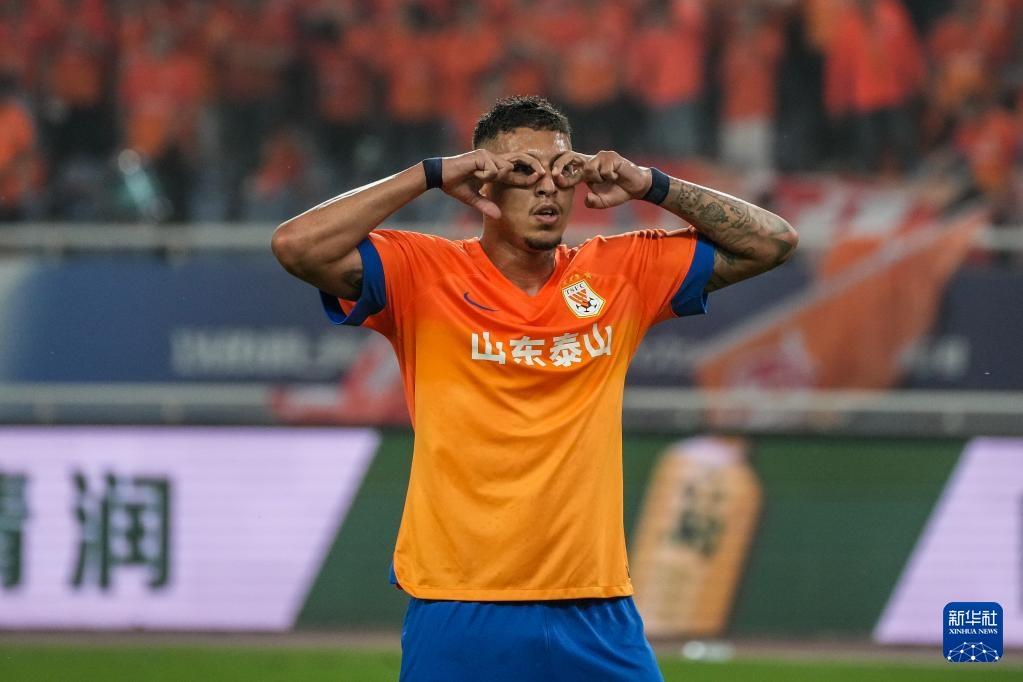 鲁能血战恒大，后卫防线受考验的简单介绍