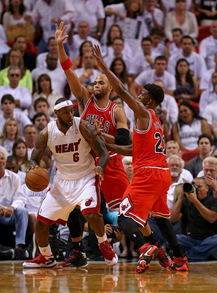 爱游戏体育-关于公牛队核心砍下三双，带领球队夺胜的信息