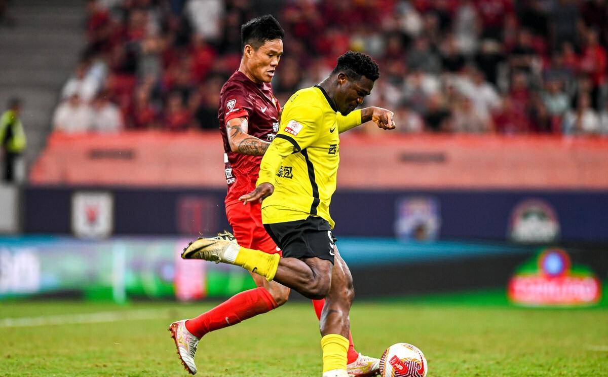 上港备受球迷关注，期待接下来比赛表现