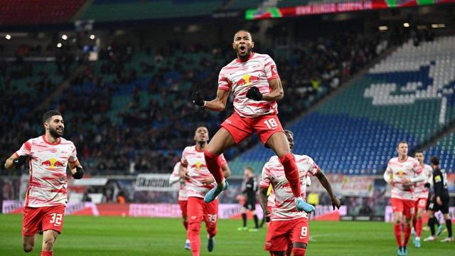 科隆战胜对手，赢得全场掌声