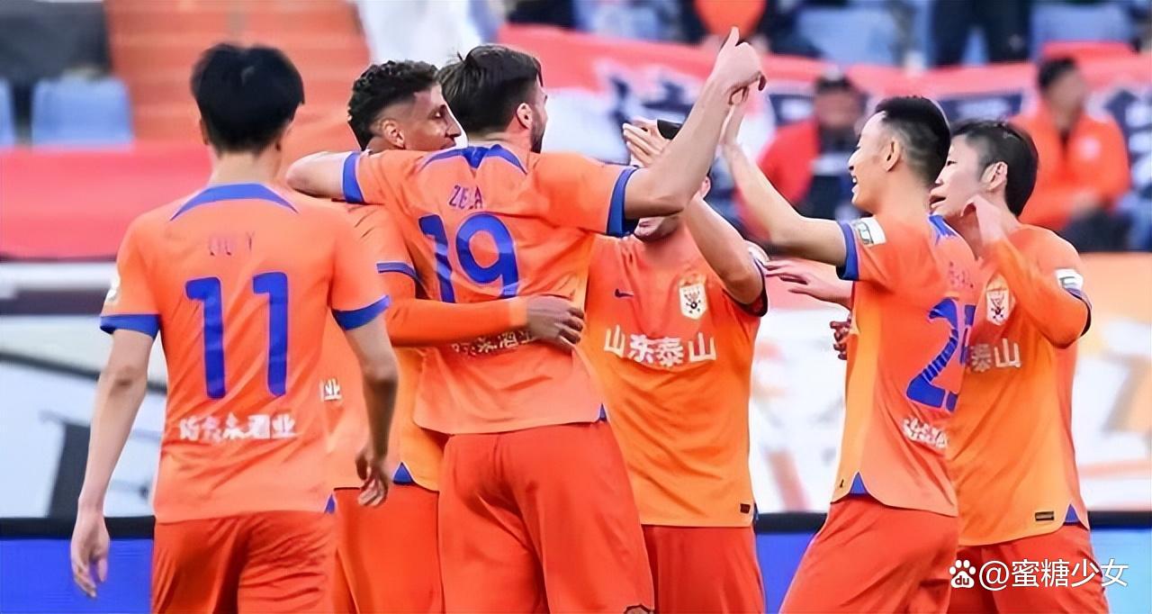 恒大客场惊险逼平浦项国脚，晋级亚冠资格赛