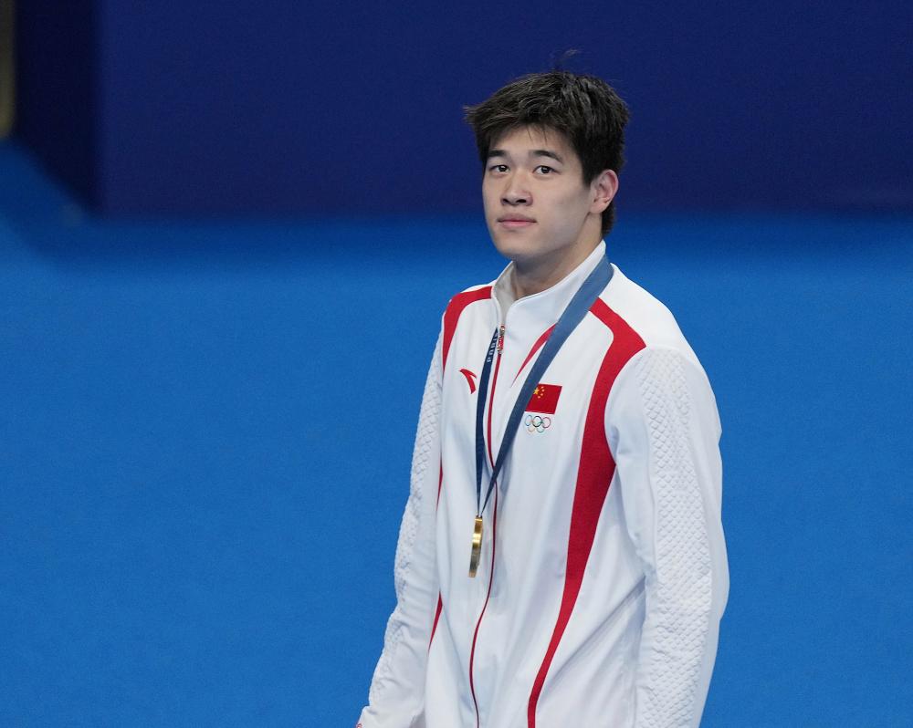 法国运动员在游泳比赛中刷新个人最佳记录