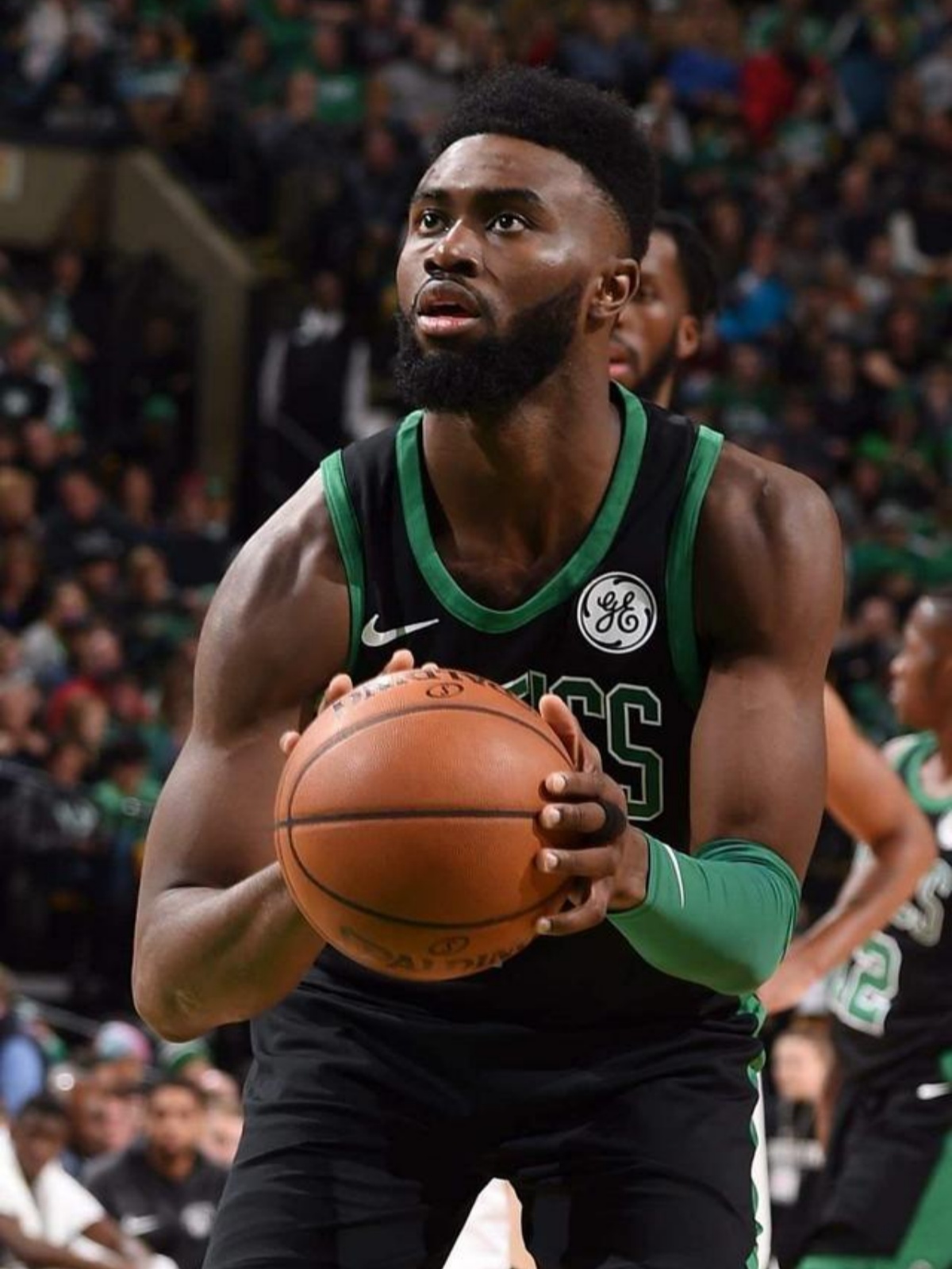 关于篮球明星精彩表现：独霸全场破纪录助球队胜利的信息