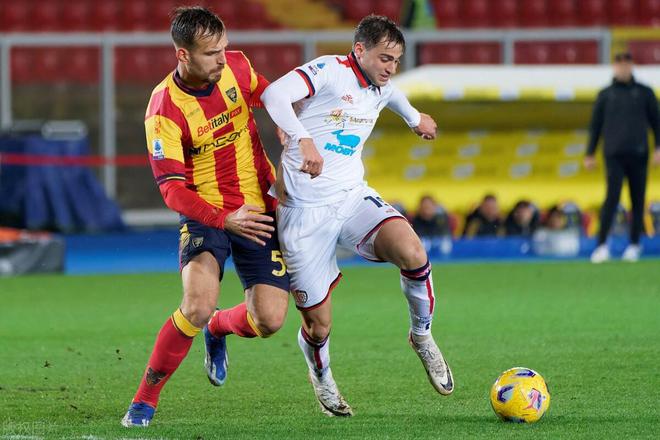 卡利亚里球队士气高涨备战下一场比赛