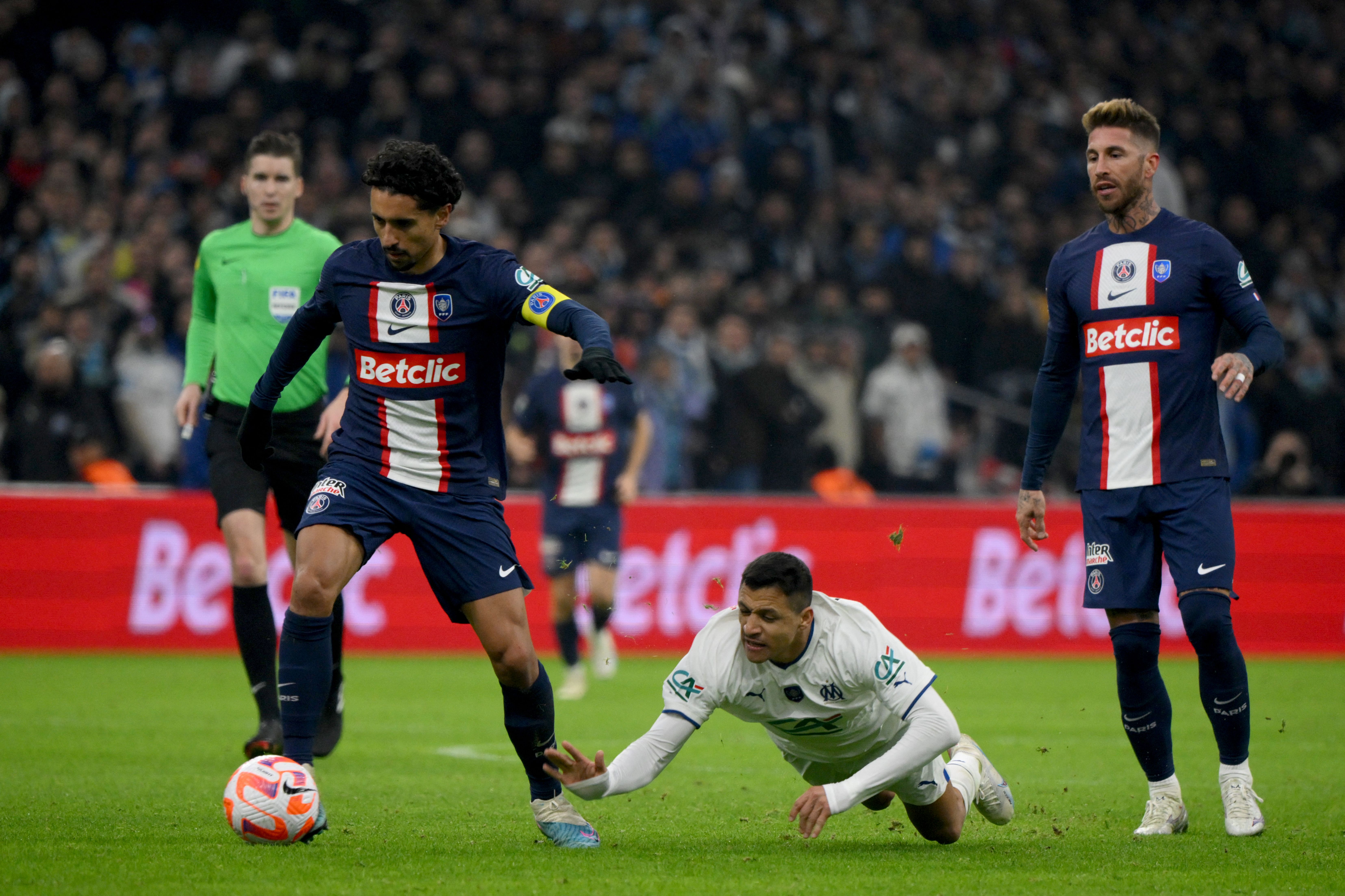 里昂客场不敌马赛，遭遇不胜的简单介绍