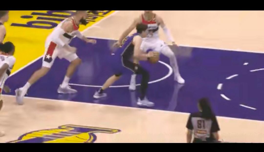 查尔顿大败对手，场面一边倒的简单介绍