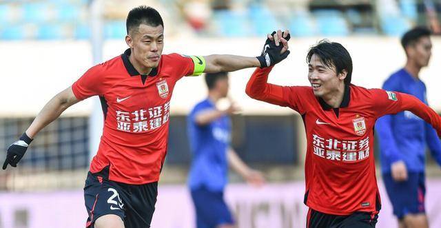 集锦：荷尔斯滕堡攻防表现亮眼，斩获胜利