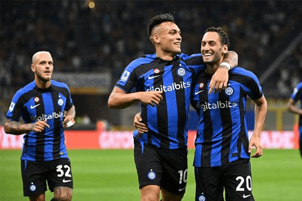 劲旅对决，球场上的硝烟四起