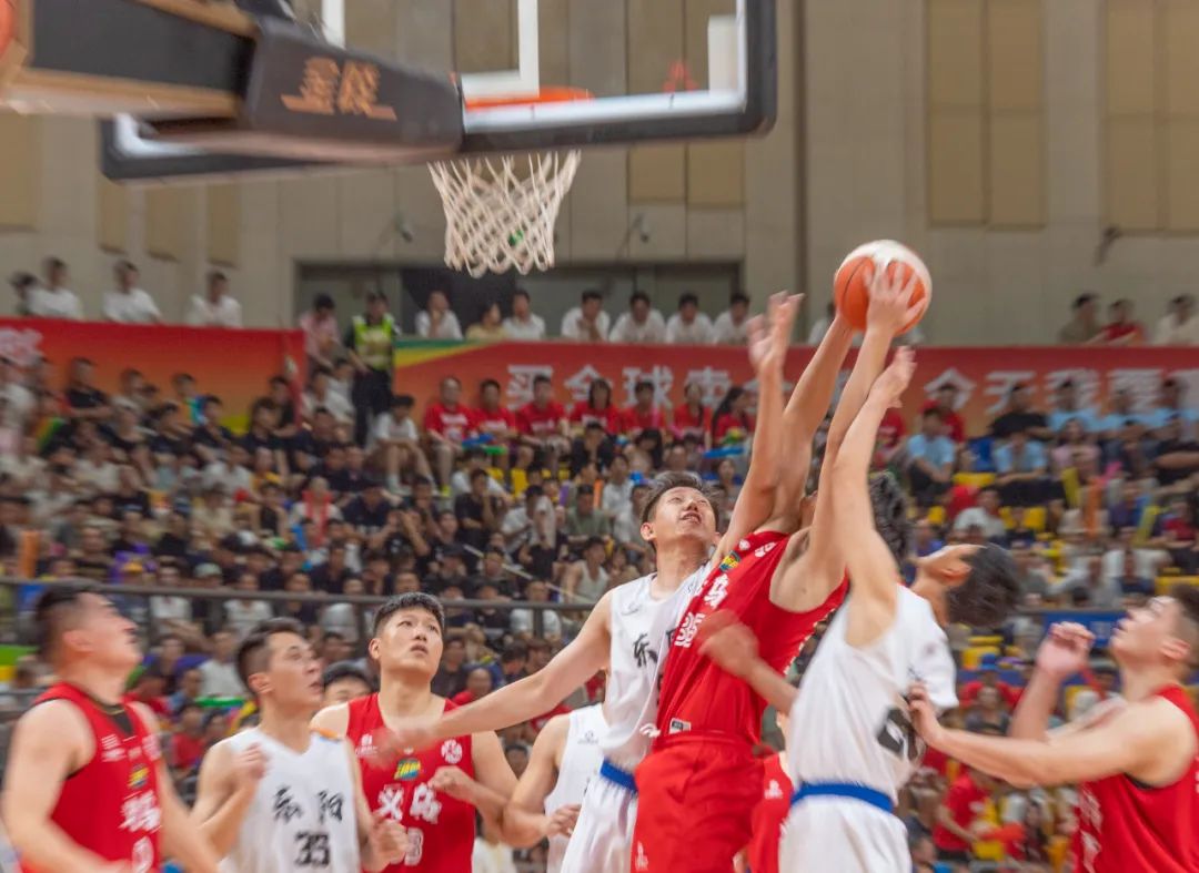 比赛过程激动人心，队伍之间竞争白热化