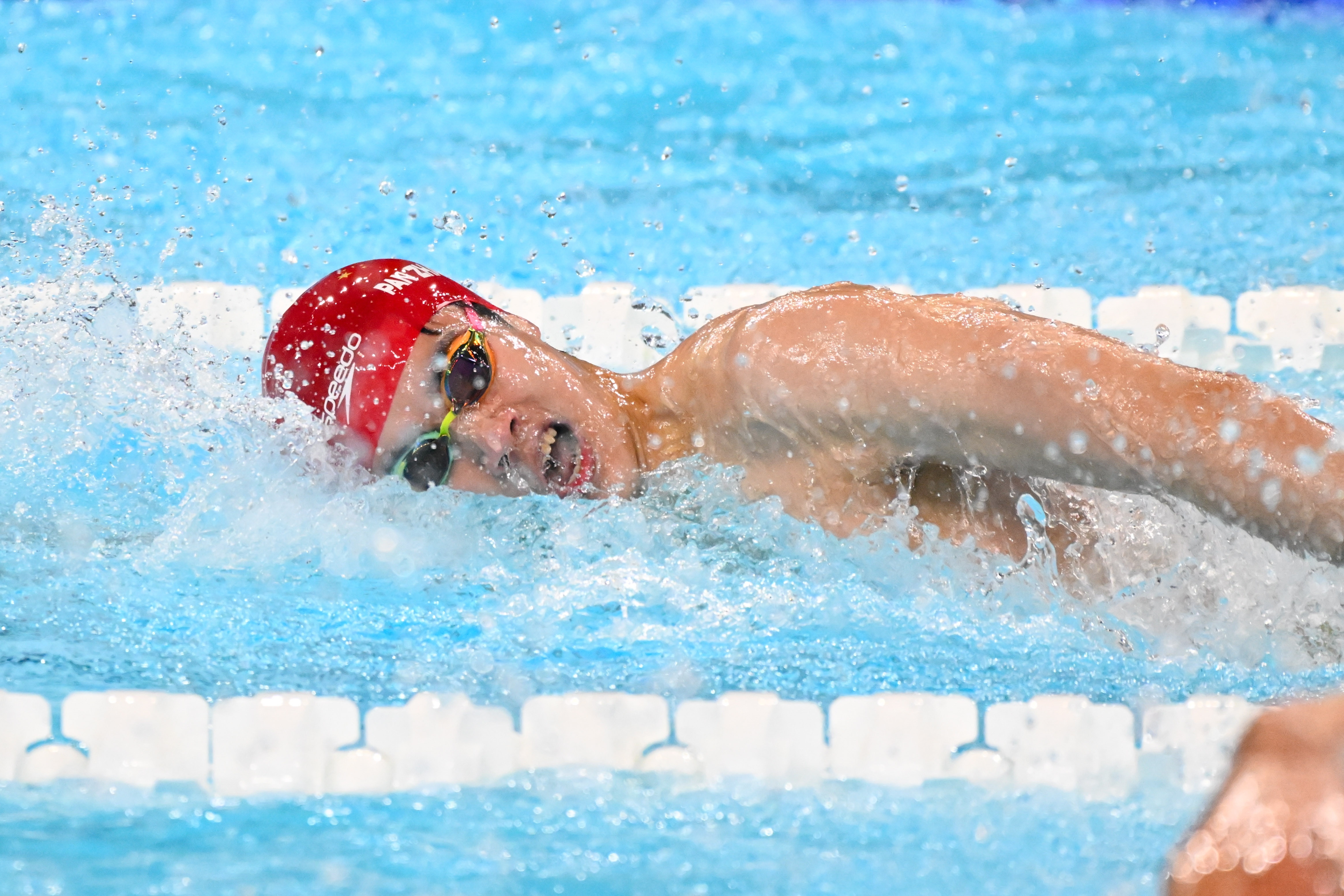 瑞士新晋游泳运动员夺得第一名