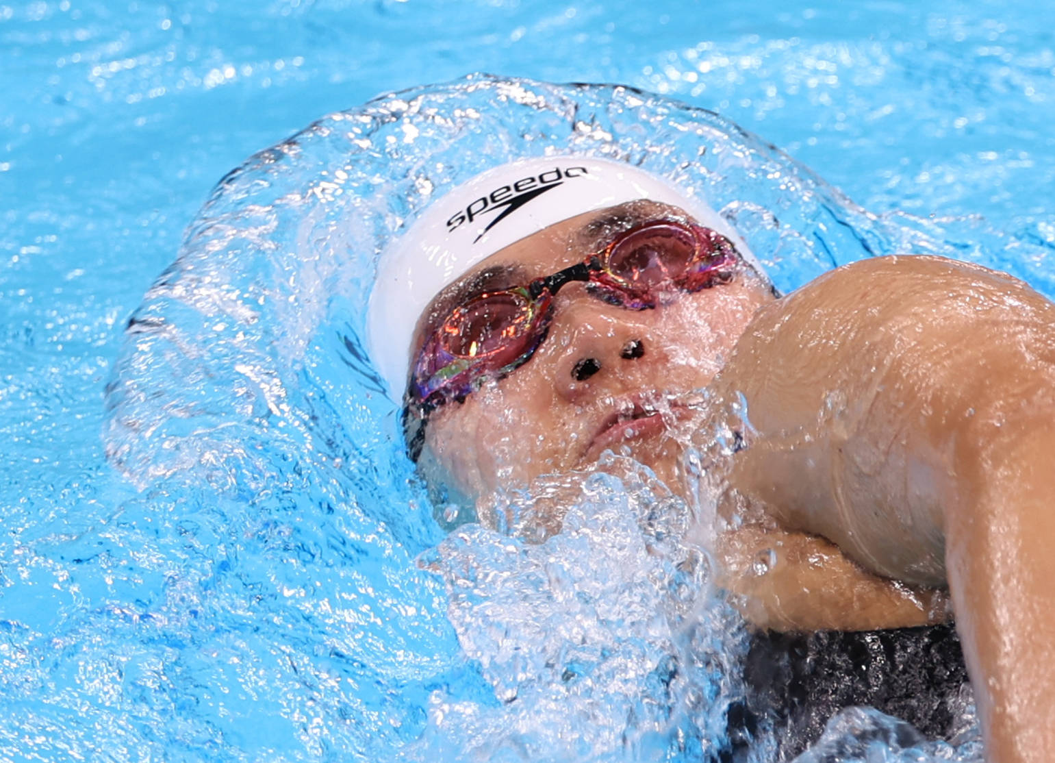 瑞士新晋游泳运动员夺得第一名