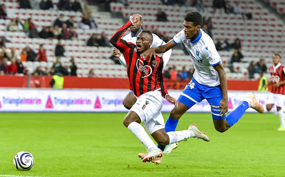 乌迪内斯主场苦战落败，保级形势严峻