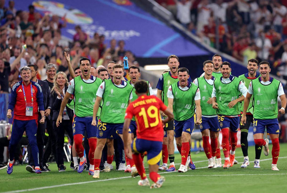 法国国家队斩获欧洲杯冠军