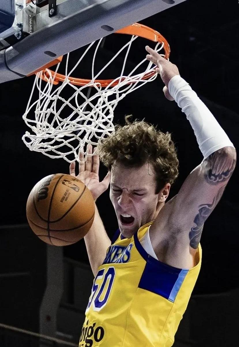 达拉斯独行侠队中锋遭遇生涯低谷，球队陷入困境