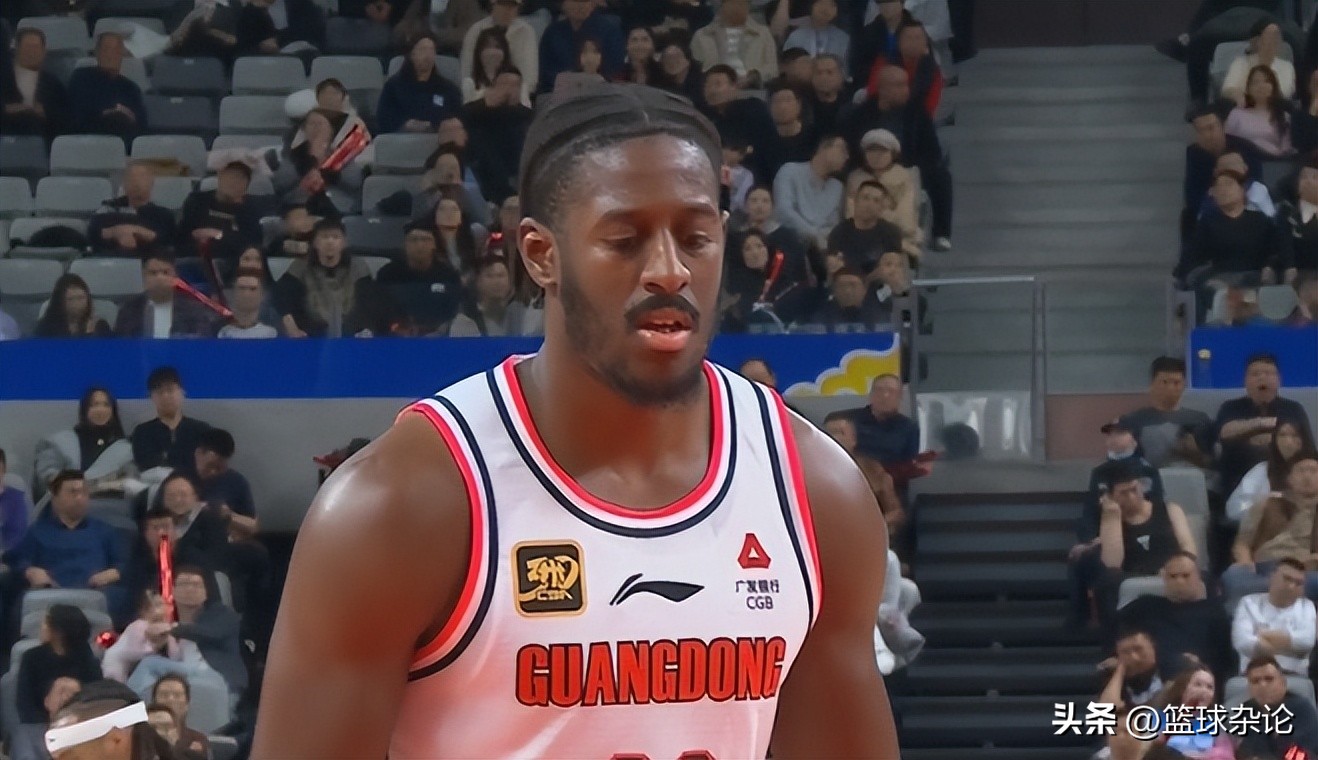 广东男篮客场大胜新疆，继续领跑排名的简单介绍