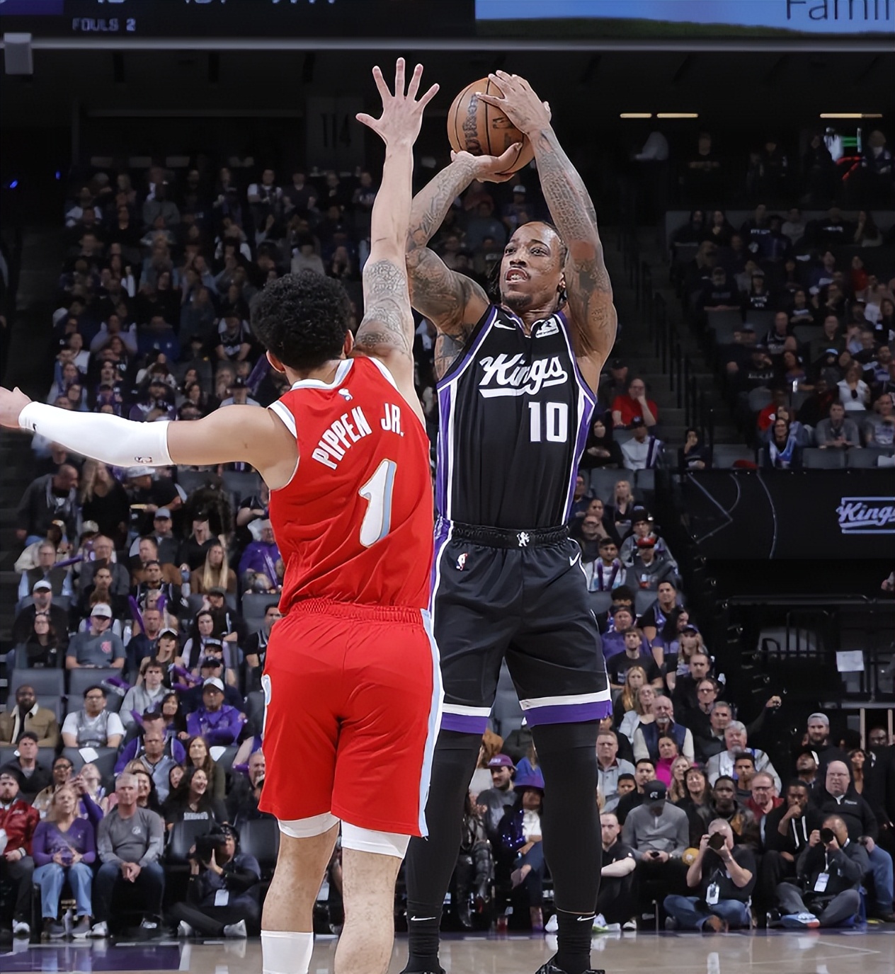 尼克主场告捷！灰熊客场打败国王