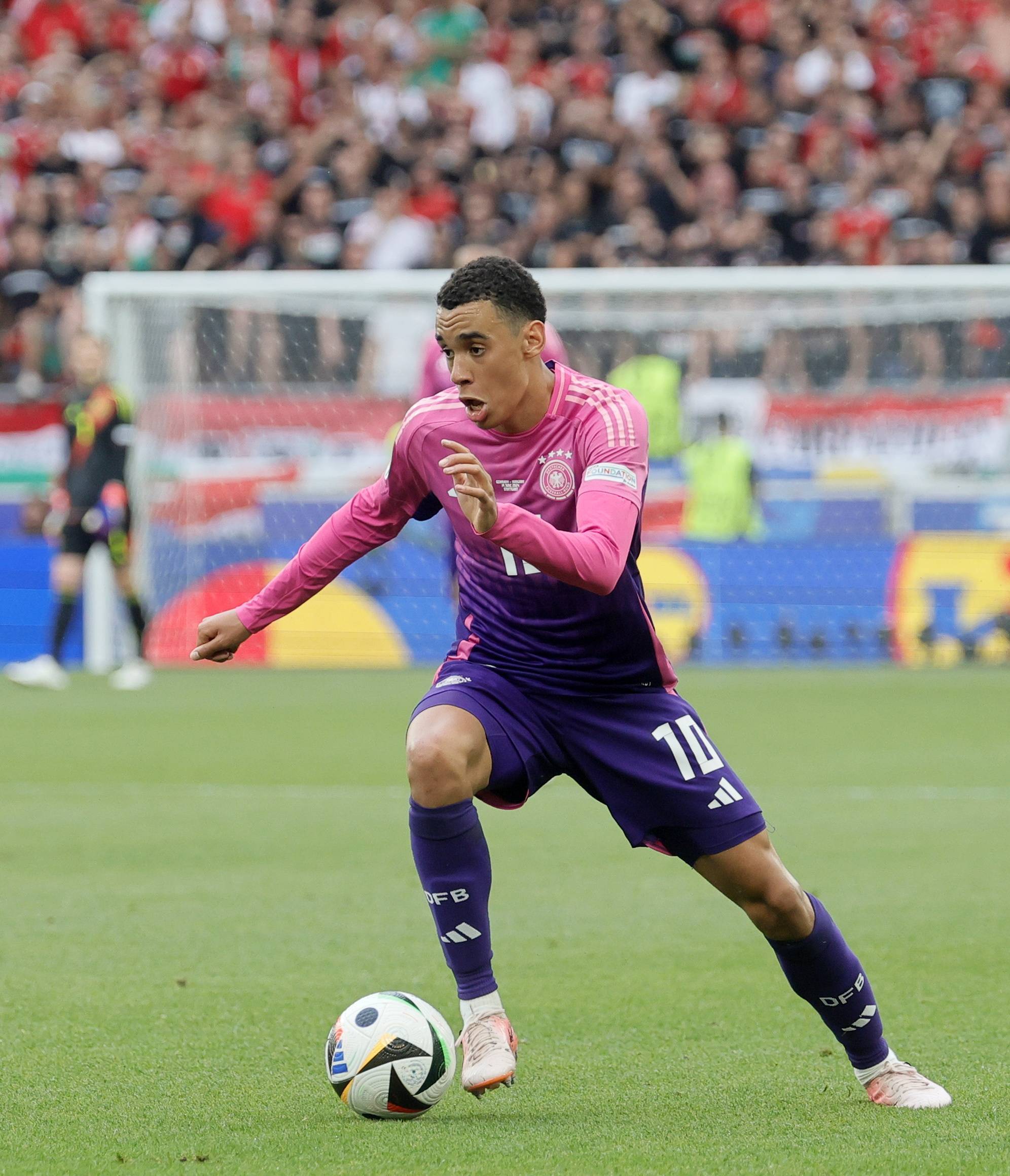 爱游戏官网-东欧足球联赛精彩开赛，各队备战