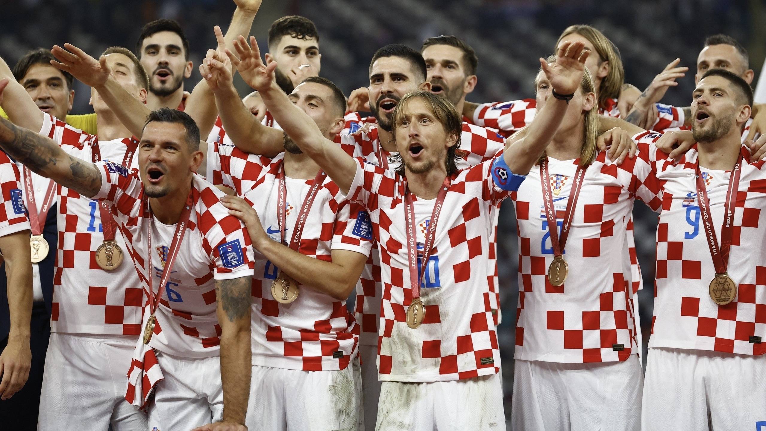 东欧足球联赛精彩开赛，各队备战