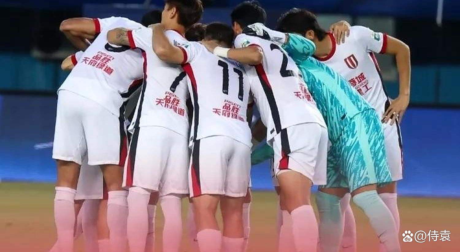 中超赛场上风云变幻，一场比赛尽显精彩