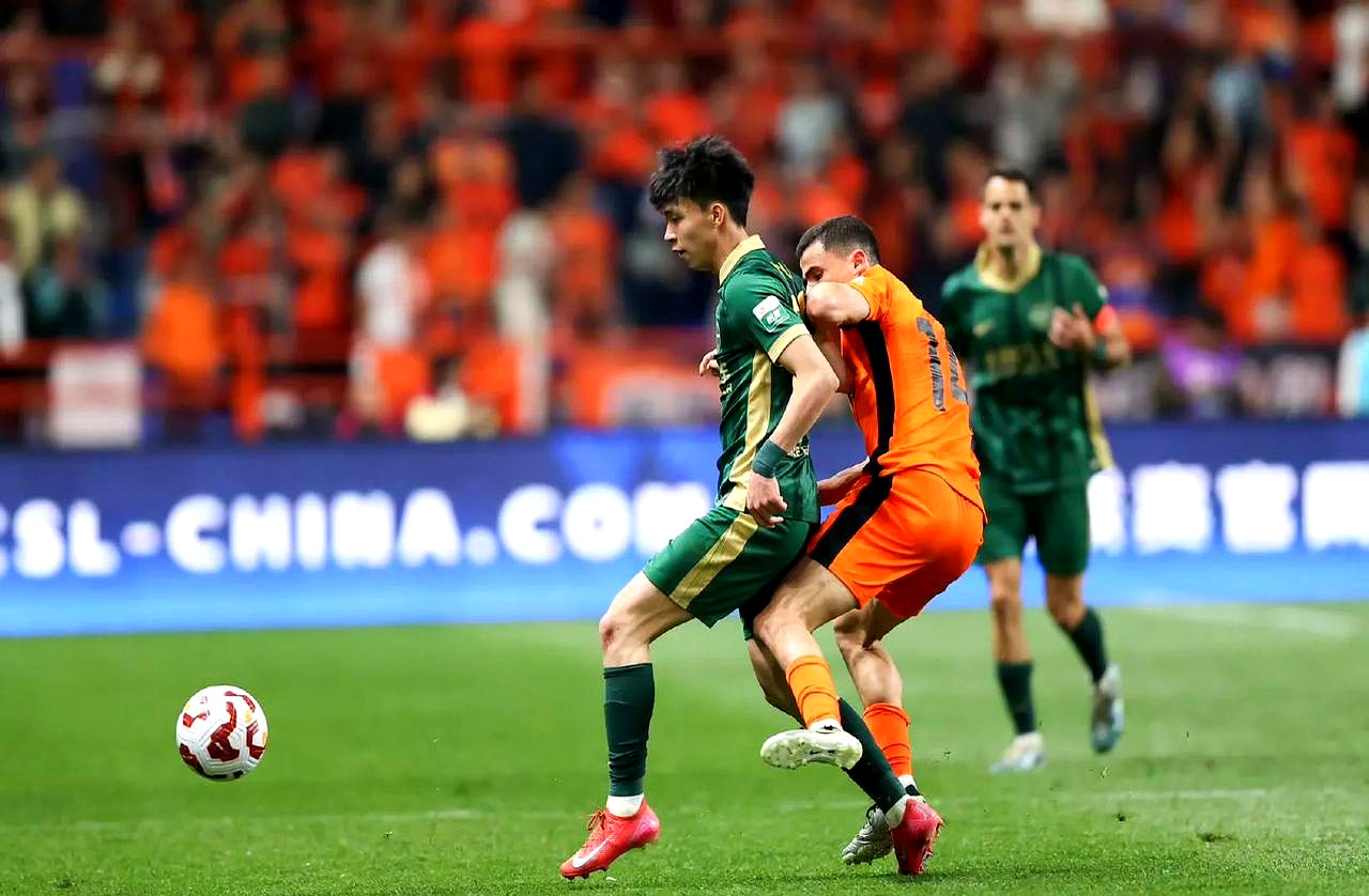 中超赛场上风云变幻，一场比赛尽显精彩