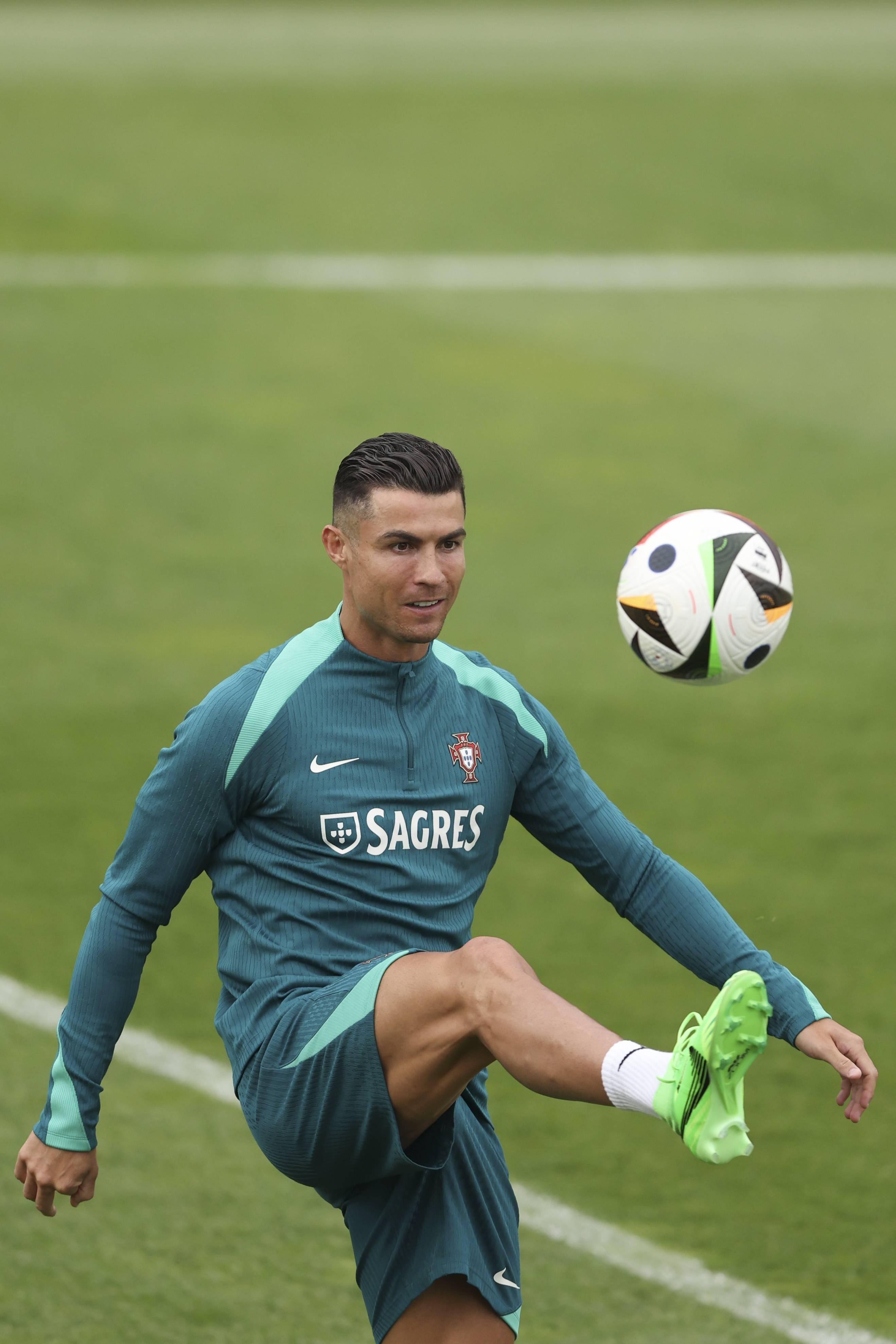 西欧国家足球队备战大赛，冲击欧锦赛冠军