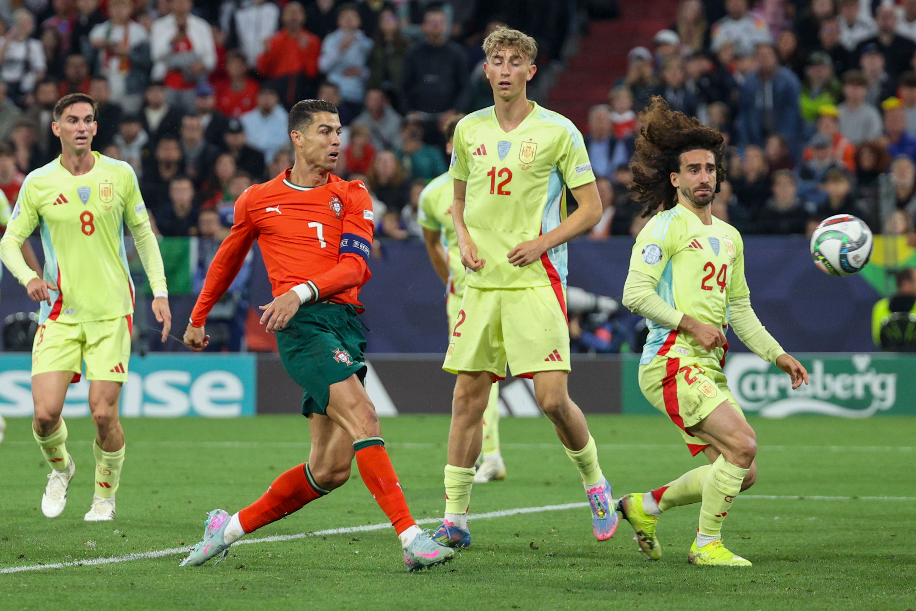 西欧国家足球队备战大赛，冲击欧锦赛冠军