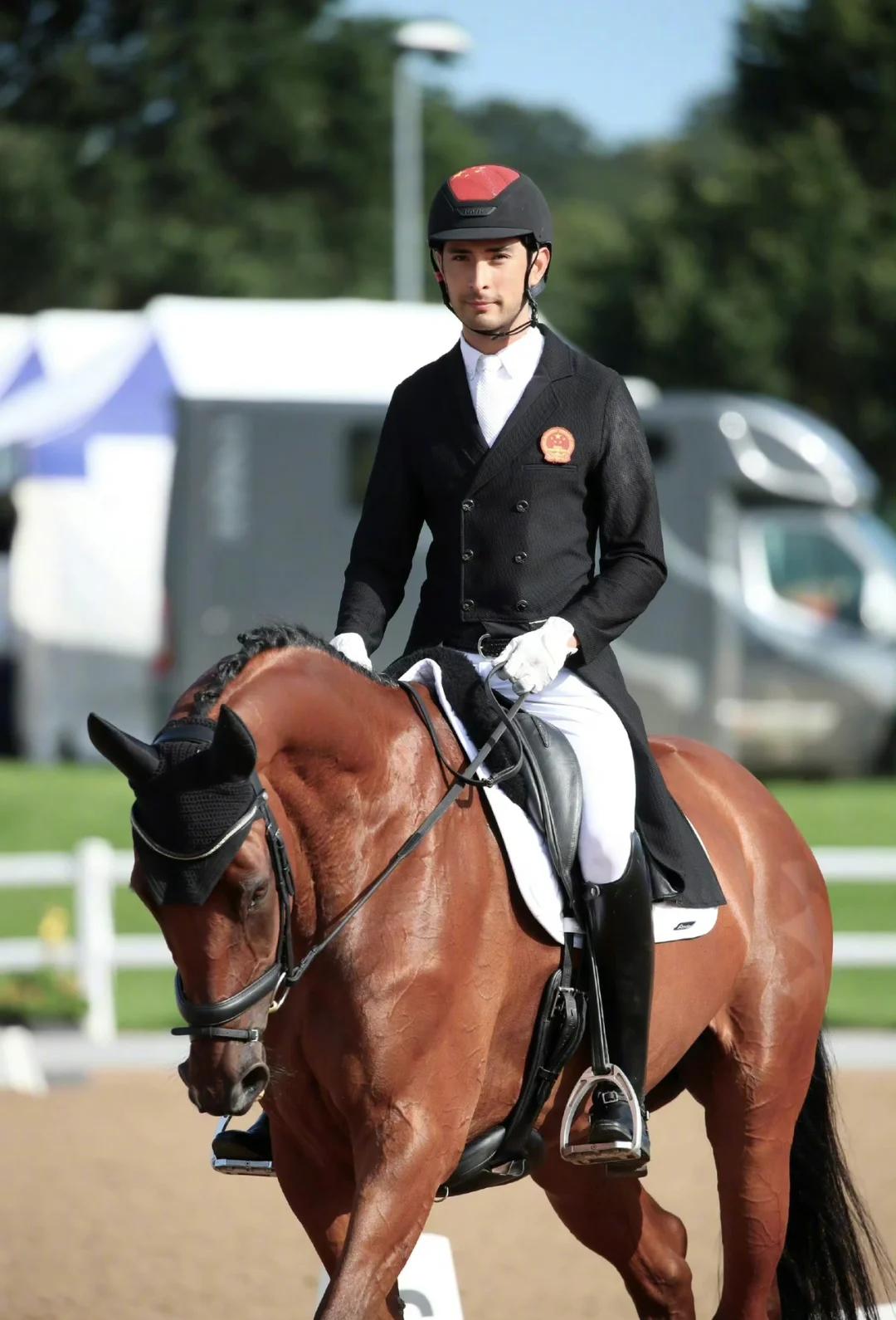 阿根廷运动员夺得马术比赛金牌