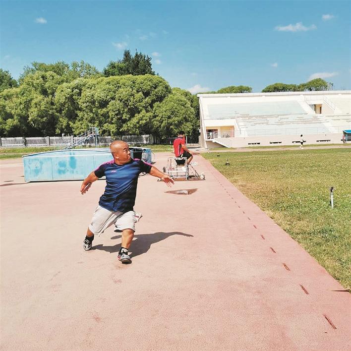 阿联酋选手在田径项目中夺魁