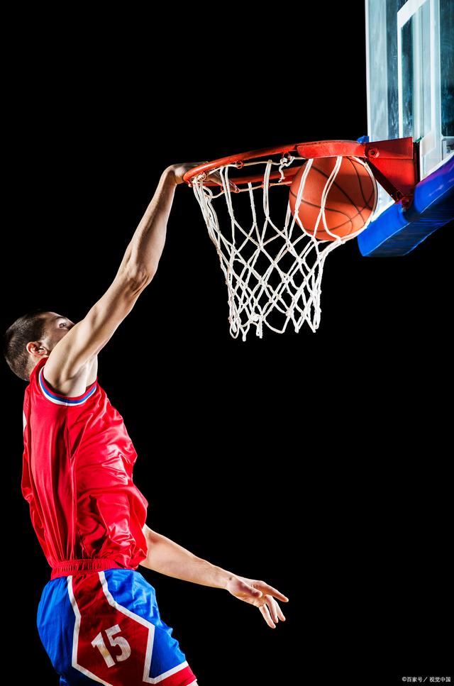 投篮比赛中追逐着胜利的光芒