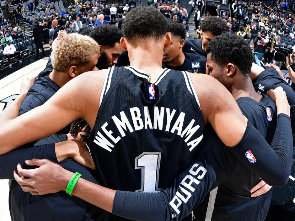 马刺主场告捷，连胜势头持续