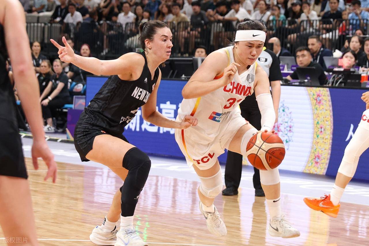 爱游戏官方入口-篮球比赛球队进攻节奏明朗，或将占据领先地位